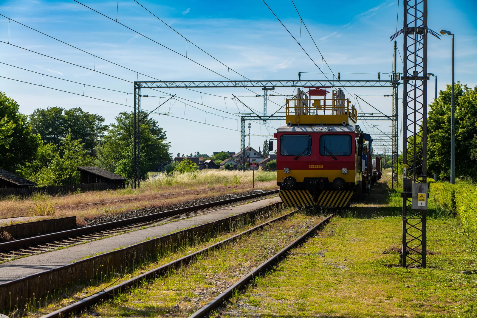 Trein aan een perron in Kroatië