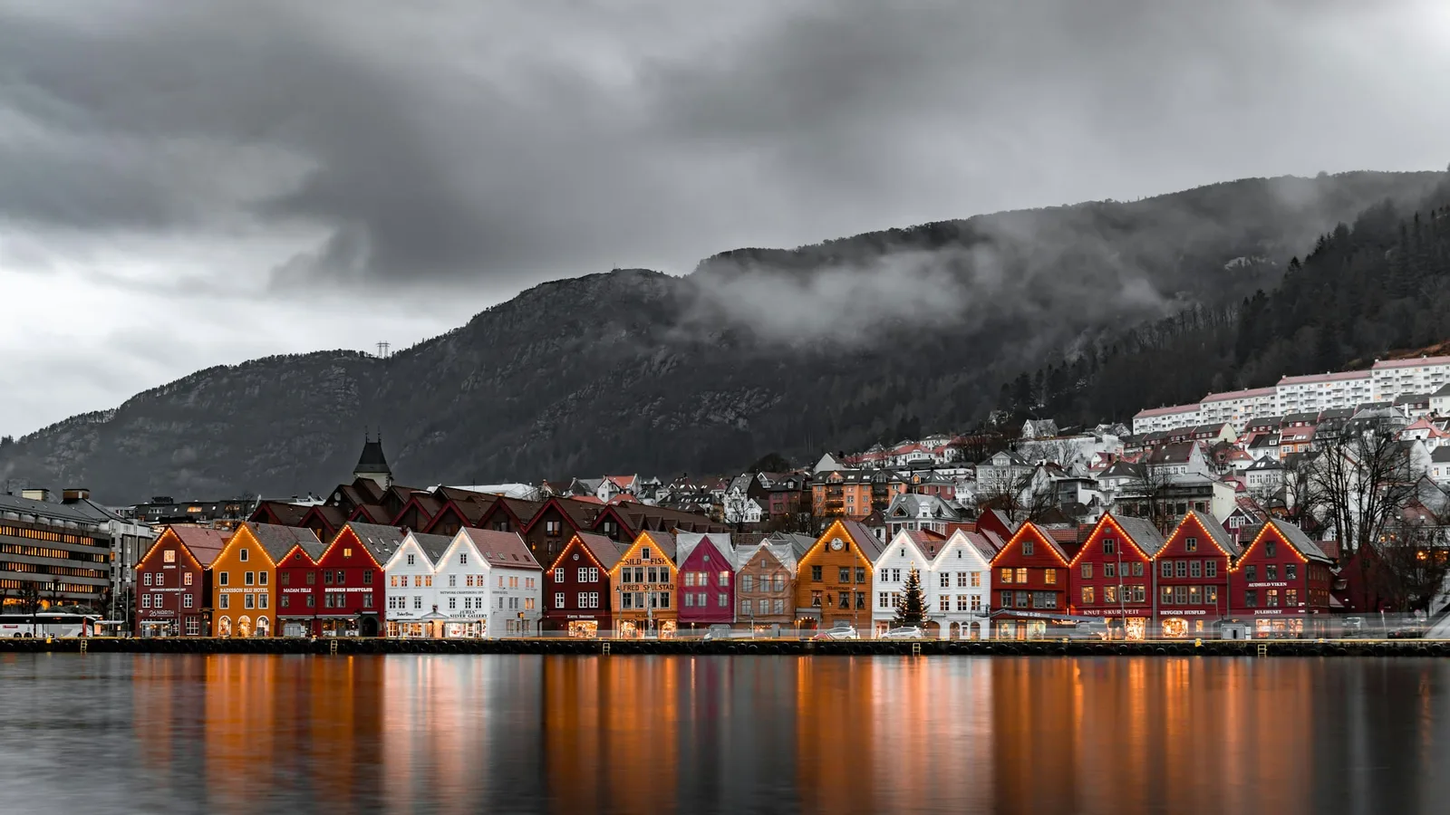 Waterkant van Bryggen in Bergen, Noorwegen