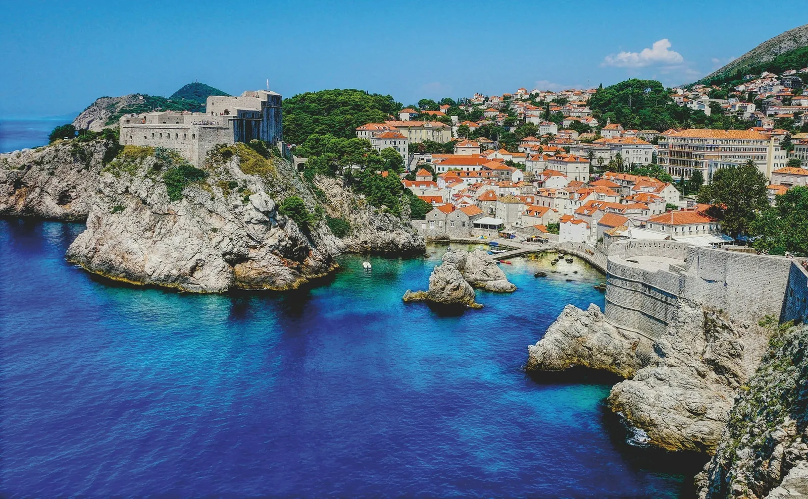 Littoral et vieille ville de Dubrovnik en Croatie