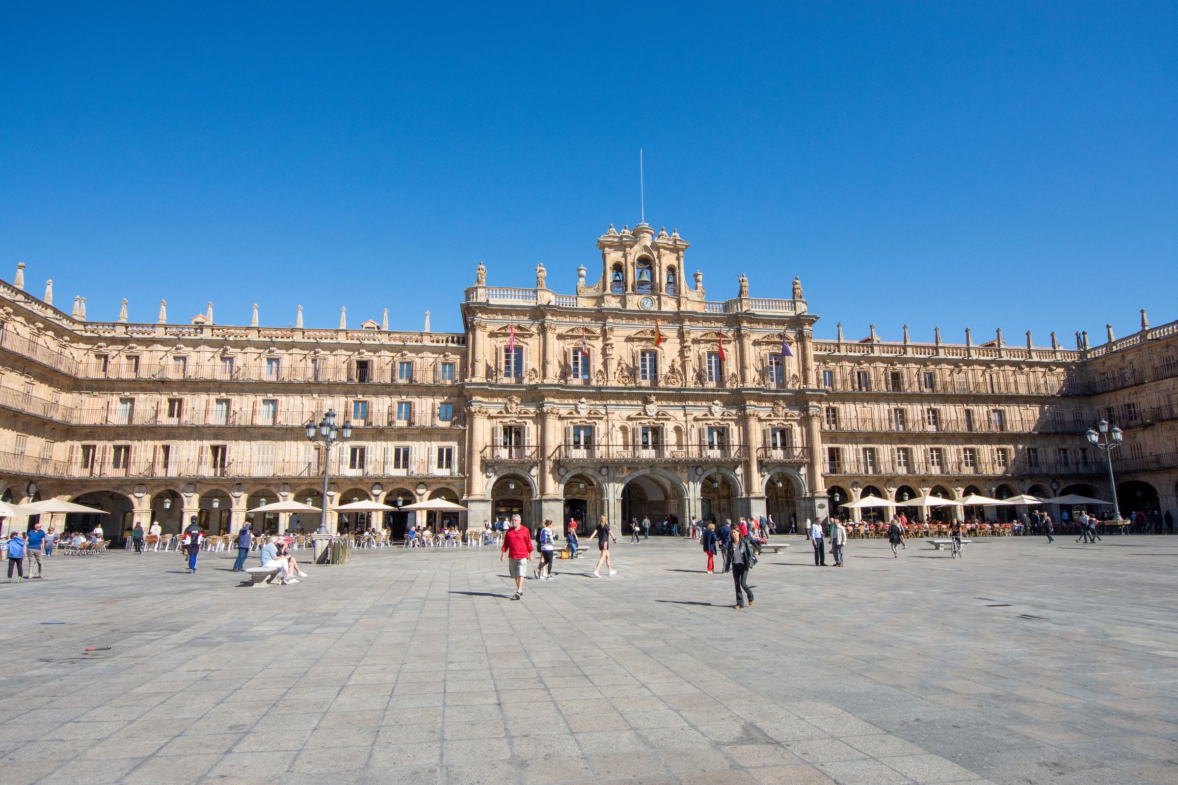De Plaza Mayor in Salamanca op een zonnige dag